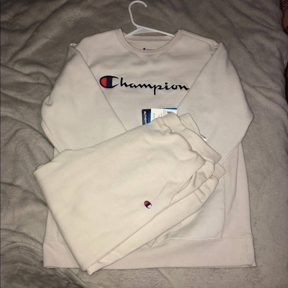 SOLD!!! Sweat suit , it’s XL in Kids was to